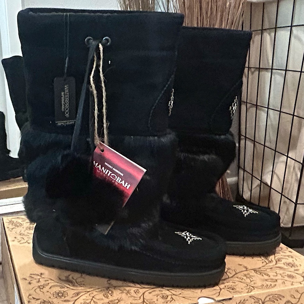 MANITOBAH MUKLUKS WOMEN'S WATERPROOF SNOWY OWL SUEDE MUKLUK BOOTS!